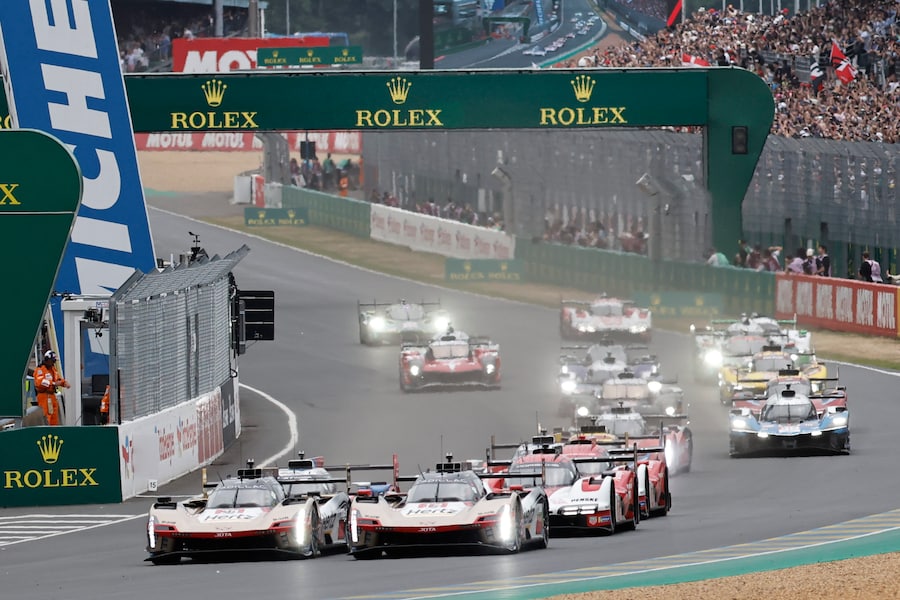 Cars race during the start of the 24-hour Le Mans endurance race, Saturday, June 14, 2025 in Le Mans, western France. (AP Photo/Jeremias Gonzalez) Associated Press/LaPresse (APS)
