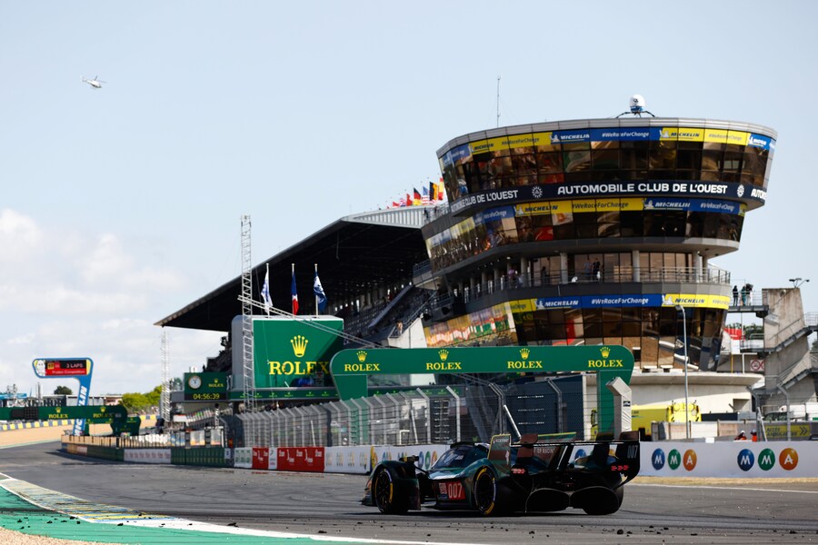 Aston Martin THOR Team car (starting no. 007) an Aston Martin Valkyrie with Harry Tincknell of Great Britain, Tom Gamble of Great Britain and Ross Gunn of Great Britain races during the 24-hour Le Mans endurance race, Sunday June 15, 2025 in Le Mans, western France. (AP Photo/Jeremias Gonzalez) Associated Press/LaPresse (APS)