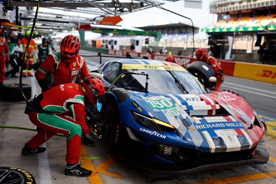 The car number 150 RICHARD MILLE AF CORSE a Ferrari 296 LMGT3, makes a pit stop during the 24-hour Le Mans endurance race, Sunday June 15, 2025 in Le Mans, western France. (AP Photo/Jeremias Gonzalez) Associated Press/LaPresse (APS)