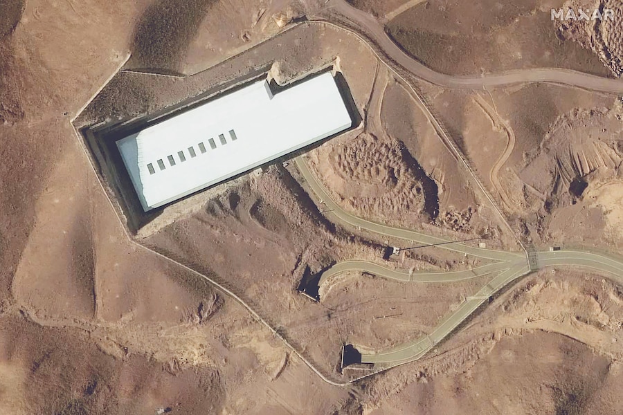 Una panoramica dell’impianto di arricchimento dell’uranio di Fordo (Fordow), a sud della capitale Teheran. Il 21 giugno 2025, il presidente degli Stati Uniti Donald Trump ha dichiarato che l’esercito americano ha condotto un “attacco di grande successo” contro tre siti nucleari iraniani, tra cui l’impianto sotterraneo di arricchimento dell’uranio di Fordow. (AFP)