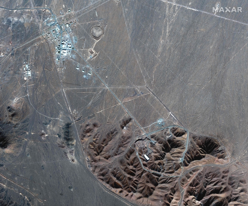 Una panoramica dell’impianto di arricchimento del combustibile di Fordow (FFEP) dell’Iran, a nord-est della città iraniana di Qom. Il presidente Donald Trump ha dichiarato il 21 giugno 2025 che l’esercito statunitense ha condotto un “attacco di grande successo” contro tre siti nucleari iraniani, tra cui l’impianto sotterraneo di arricchimento dell’uranio di Fordow. (AFP)