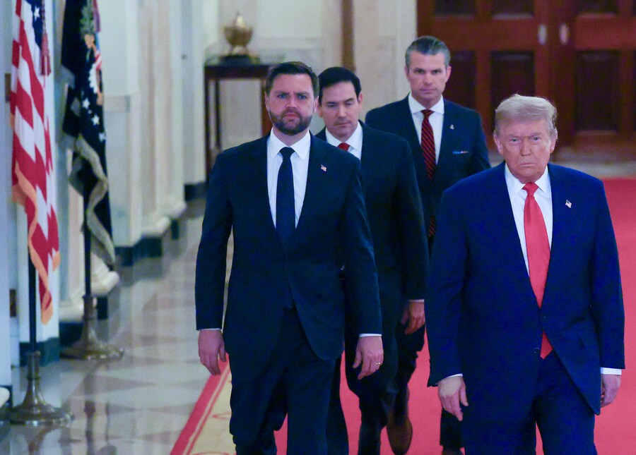 Gli Stati Uniti attaccano i siti nucleari dell' Iran il presidente Trump si rivolge alla nazione. (16878)