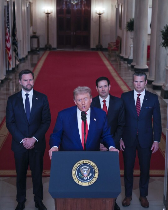Il presidente Donald Trump si rivolge alla nazione a Washington dopo che l’esercito statunitense ha colpito tre siti nucleari e militari iraniani. Con lui il vicepresidente JD Vance, il segretario di Stato Marco Rubio e il segretario alla Difesa Pete Hegseth. (16878)