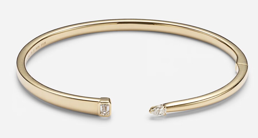 Bucherer x Mytheresa. Bracciale a ovale aperto in oro giallo con diamante ovale e carré dalla parte aperta
