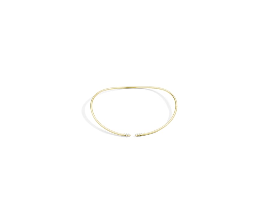 Recarlo. Collana semirigida aperta, in oro giallo con sei diamanti a taglio brillante a forma di cuore