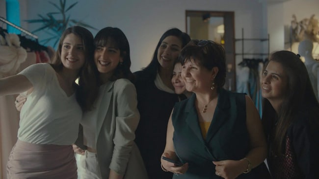 “Happy Holidays” e gli altri film della settimana