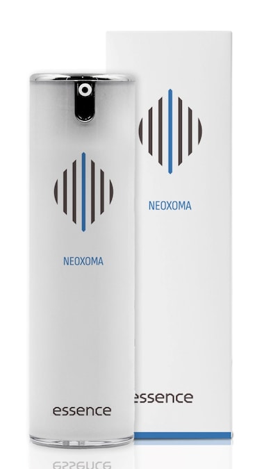 Essence Neoxoma di Rejuve Trattamento antiage ad alta concentrazione che combina biotecnologie avanzate ed estratti attivi per un’azione intensiva su rughe, tono e texture cutanea. La formula è arricchita con alte percentuali di esosomi vegetali e potenti attivi che stimolano la produzione di collagene e rigenerano la pelle in profondità, rendendola più compatta, elastica e luminosa