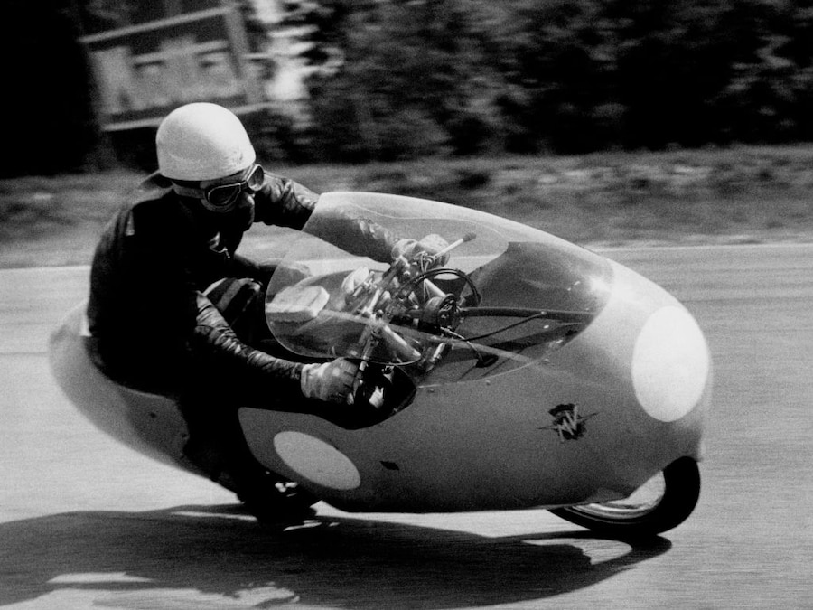 Il pilota Carlo ubbiali. mv agusta 125 cc. 1957. (Getty Images)