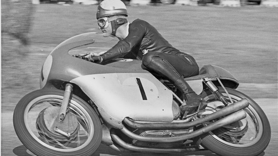Mike Hailwood su Mv Agusta 500. 1961.