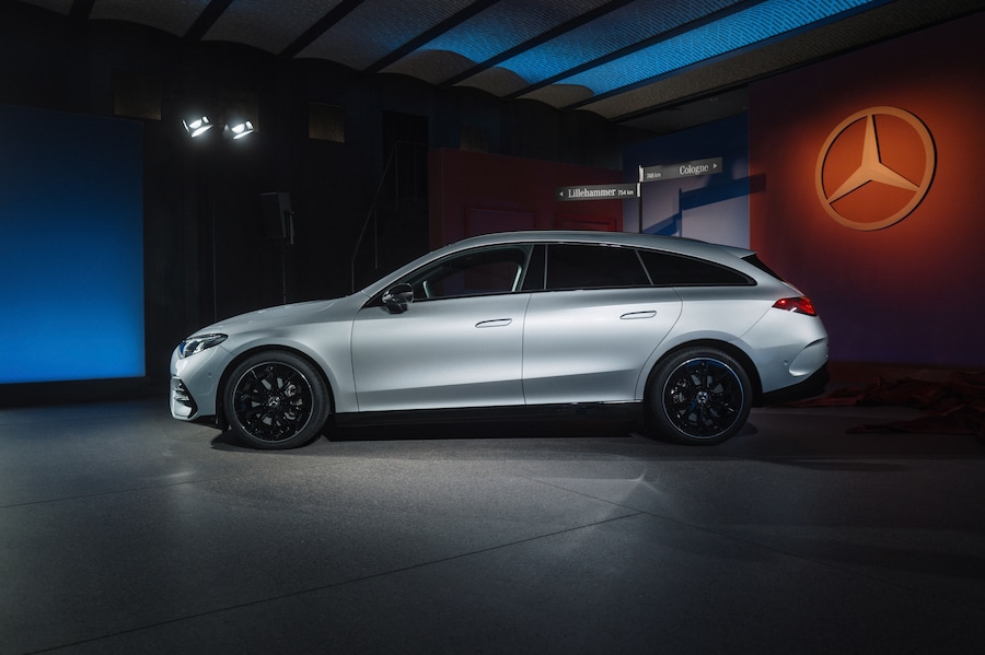  (Mercedes-Benz AG)