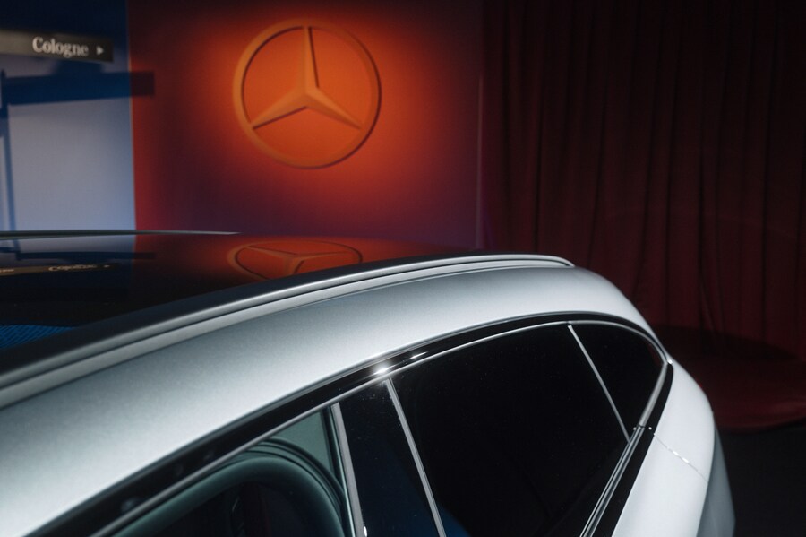  (Mercedes-Benz AG)