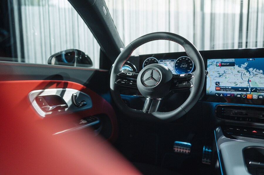  (Mercedes-Benz AG)