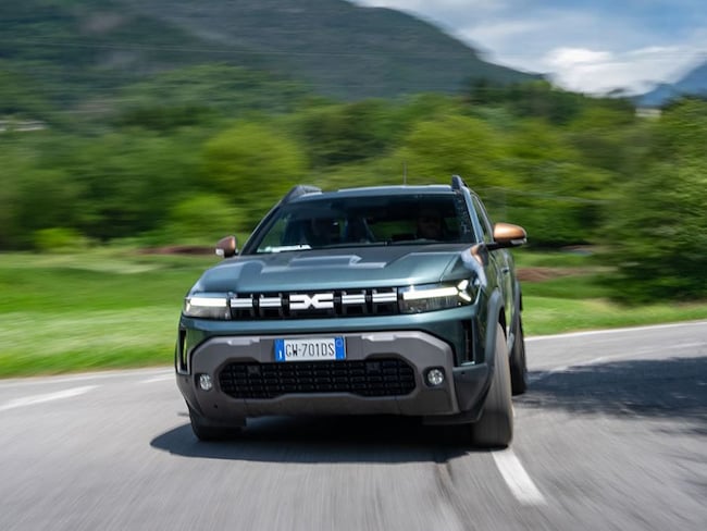 Dacia Duster, le foto della prova della Hybrid 140