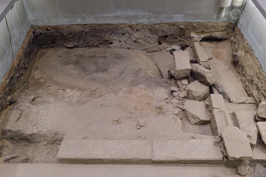 Resti del pavimento originale di un edificio mostrato all’interno del Museo della ((Copyright: Franco Sarcina))