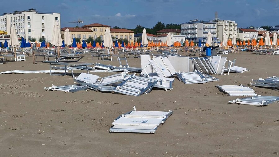 I danni causati dal forte maltempo che ho colpito la scorsa notte a Cervia, 24 agosto 2025. (ANSA/EMILIA ROMAGNA METEO)