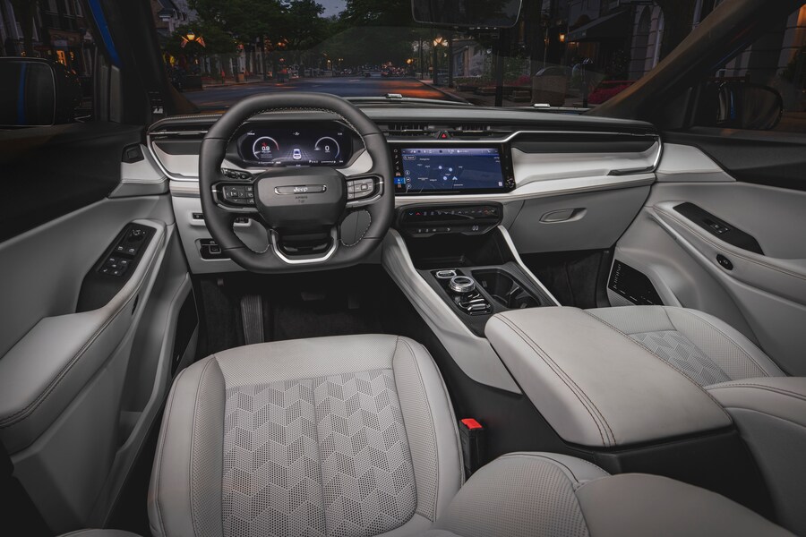 The 2026 Jeep® Cherokee Overland’s interior in Arctic (© 2025 Stellantis)