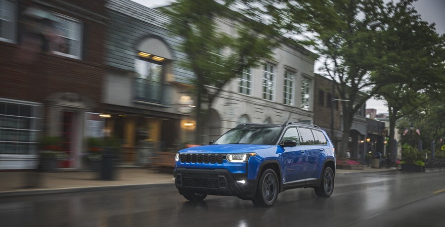 2026 Jeep® Cherokee driving through city (© 2025 Stellantis)