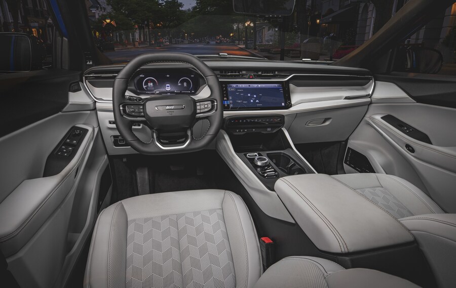 The 2026 Jeep® Cherokee Overland’s interior in Arctic (© 2025 Stellantis)