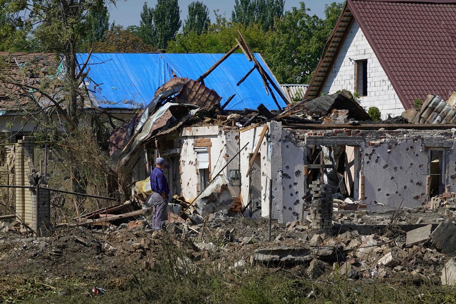 Una casa privata distrutta dopo un attacco missilistico russo a Sloviansk, il 28 agosto 2025. (AFP)