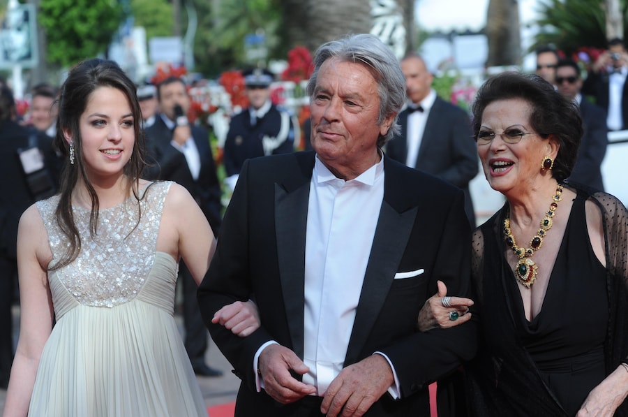 Foto IPP/cinetext Cannes 14/05/2010 festival del cinema di Cannes nella foto : Alain Delon con Tochter Anouchka Delon e Claudia Cardinale warning available only for italian markets è morta l' attrice Claudia Cardinale (16878)