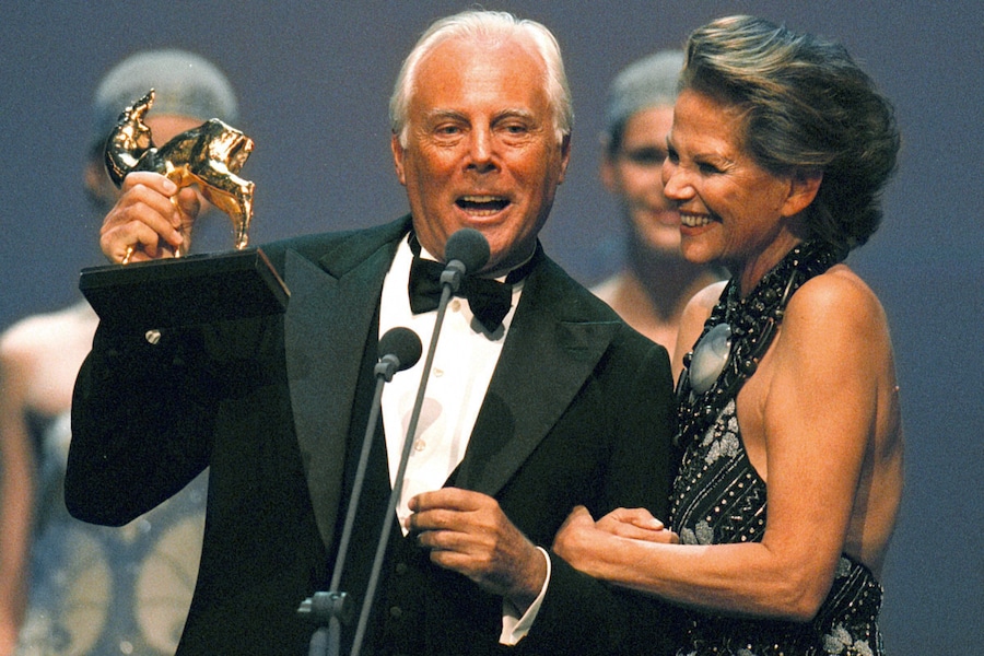 foto IPP/picture alliance berlino 07/11/1998 premi bambi nella foto lo stilista giorgio armani con claudia cardinale WARNING AVAILABLE ONLY FOR ITALIAN MARKET è morta l' attrice Claudia Cardinale (16878)