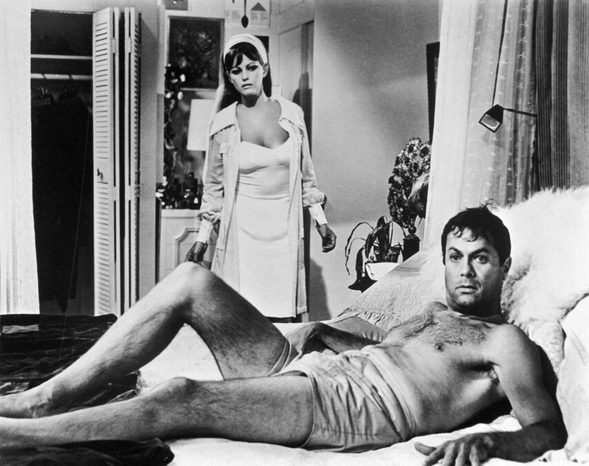 FOTO IPP7IMAGO/UNITED ARCHIVES NELLA FOTO UNA SCENA DEL FILM ' Piano, piano non t'agitare ' DEL 1966 NELLA FOTO L' ATTRICE CLAUDIA CARDINALE CON L' ATTORE TONY CURTIS (16878)