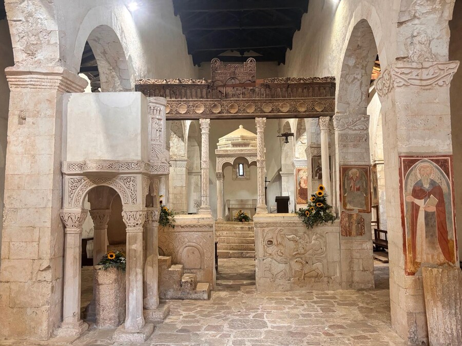 Magliano de Marsi (AQ), chiesa-santa-maria-in-valle-porclaneta (C) FAI