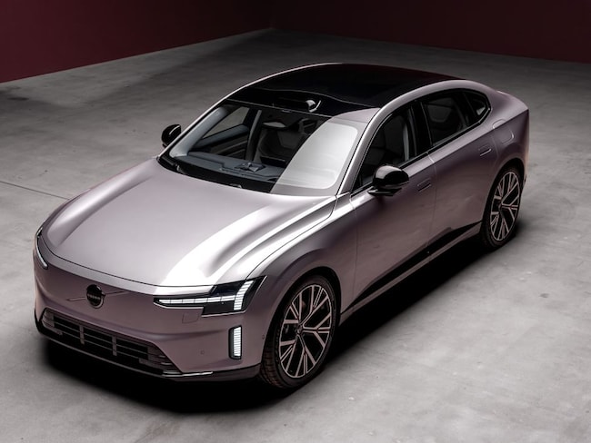 Volvo ES90, le foto del debutto in strada