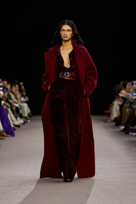 Max Mara. Cappotto lungo alla caviglia in lana, tuta in velluto