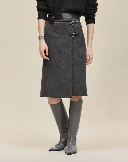 Hermès. Chiusura con fibbie Etrivière in metallo placcato palladio, baschina in agnello lucido, controbottone piatto clou de selle in corno inciso