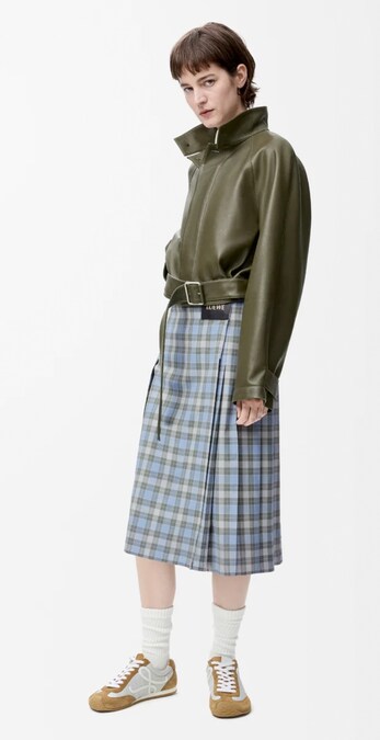 Loewe. Gonna in lana e poliestere, con pieghe sui lati e sul retro, bottoni a pressione nascosti