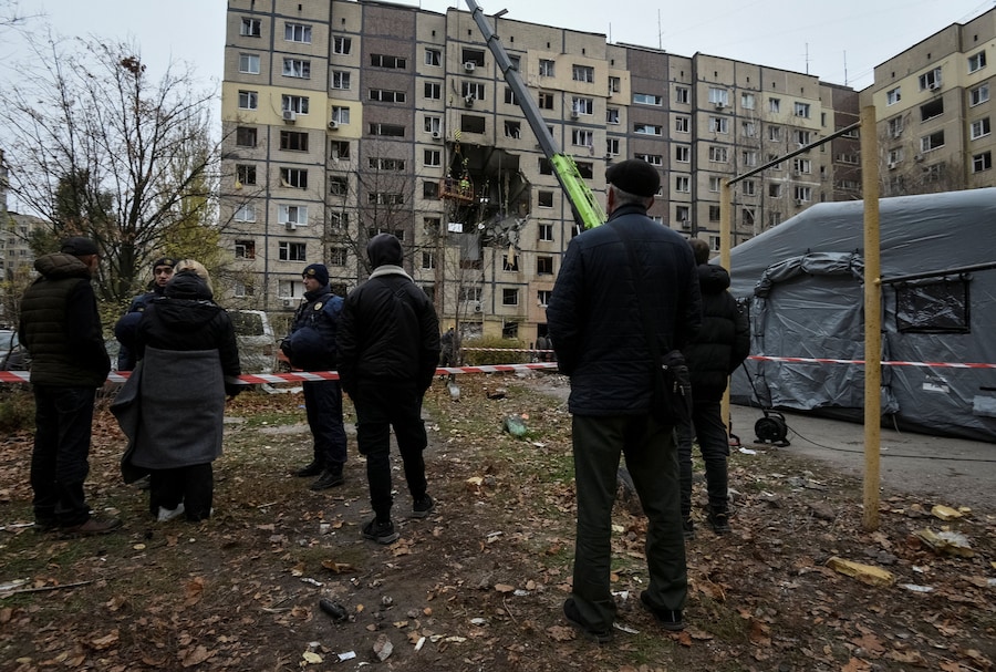 Condomini colpiti durante l’attacco dei droni russi a Dnipro, Ucraina (REUTERS)