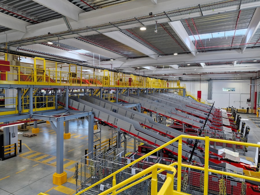 3 - La sede di Casier ospita un sorter di ultima generazione per lo smistamento automatico delle spedizioni.