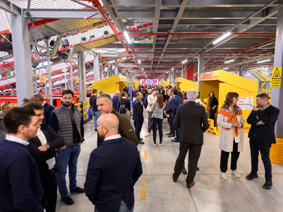 5 - La Trade Fair For Future organizzata all’interno del magazzino in occasione dell’Opening, con corner tematici interattivi per le imprese.