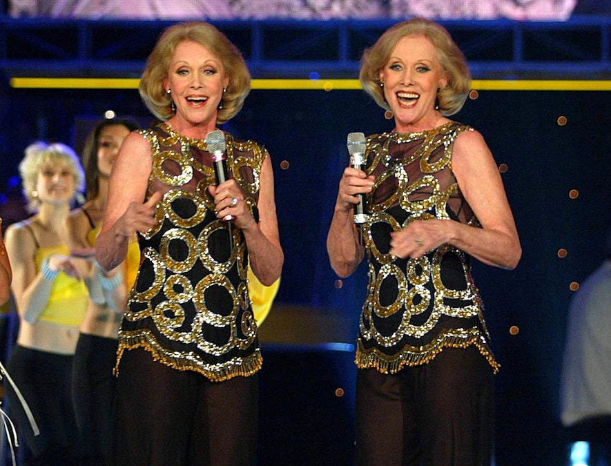 2003. Le gemelle Kessler durante la trasmissione di Raiuno " Buon compleanno tv " , dedicata ai 50 anni della televisione italiana (ANSA)