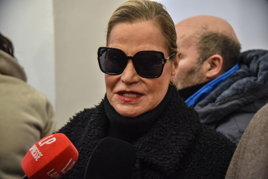 Simona Ventura alla camera ardente di Ornella Vanoni al Piccolo Teatro. (ANSA)