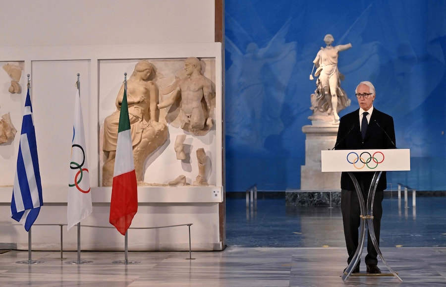 Il Presidente del Comitato Olimpico Nazionale Italiano e Amministratore Delegato dei Giochi Olimpici Invernali Milano Cortina 2026, Giovanni Malago, tiene un discorso durante la cerimonia di accensione della fiamma olimpica per i Giochi Olimpici Invernali Milano Cortina 2026, presso il Museo dell'antica Olimpia, a Olimpia il 26 novembre 2025. (Foto di Aris MESSINIS / AFP) (AFP)