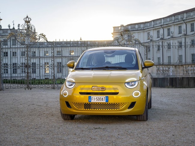 Fiat 500 Ibrida, le foto della citycar termica elettrificata