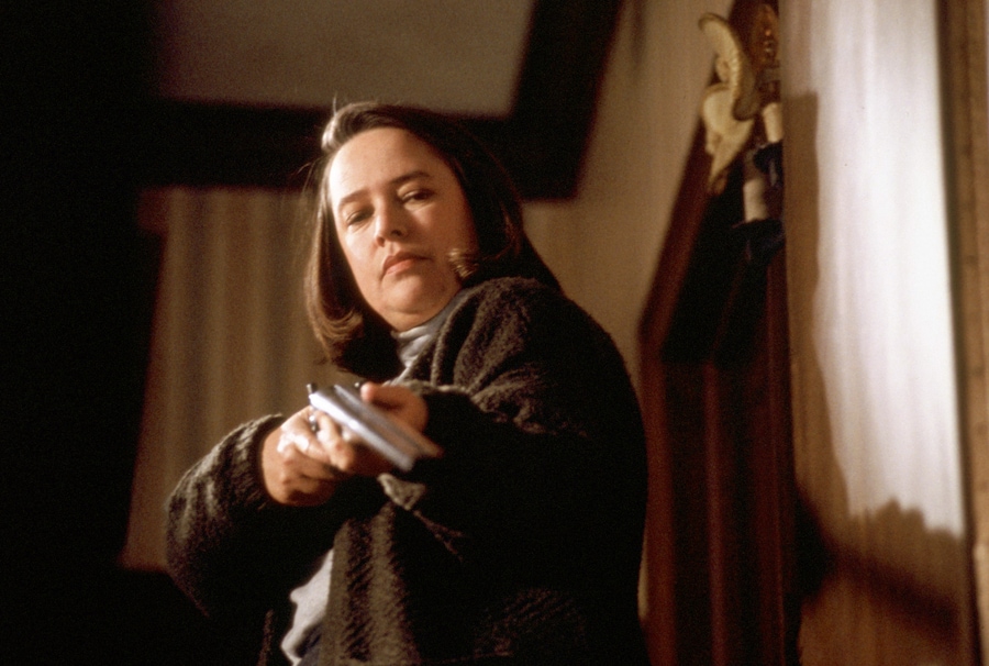 «Misery non deve morire». Ancora un film tratto da un’opera di Stephen King, «Misery non deve morire» esce nel 1990 e vale all’attrice Katy Bates l’Oscar per la migliore interpretazione femminile. Grazie alla regia di Rob Reiner. (The Hollywood Archive / AGF)