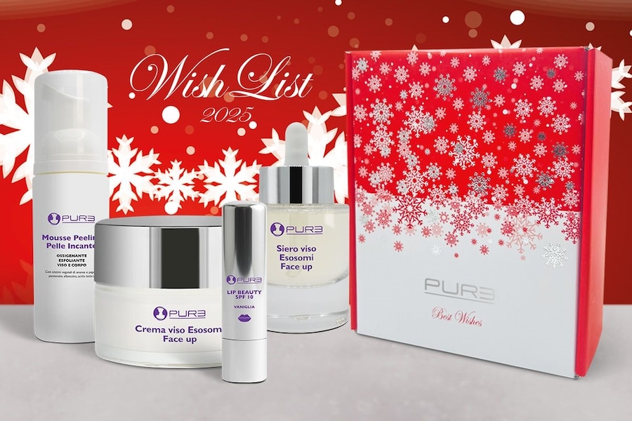WISH LIST GIFT BOX DI NATALE PURE ITALIA Ogni gift in limited edition racchiude un rituale di bellezza pensato per stupire: texture setose, soin raffinati e la cura di un dono scelto con amore. Nella gift box una routine completa per la pelle con: mousse peeling, crema viso ed esfoliazione delicata, siero viso agli esosomi e lip beauty SPF, pensata per luminosità, compattezza e comfort cutaneo. www.pureitalia.it