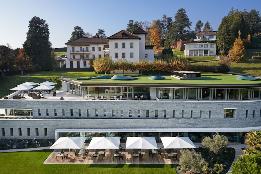 Clinique La Prairie, Montreux: il complesso immerso nel verde che unisce architettura contemporanea, natura e un approccio medico-scientifico d’avanguardia dedicato alla longevità.