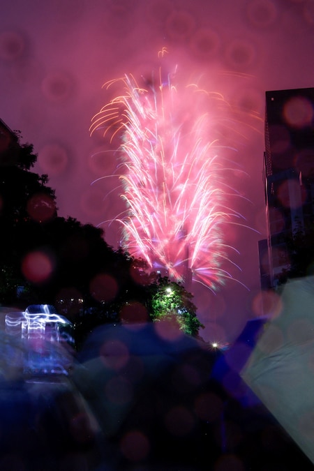 Fuochi d'artificio sul Taipei 101 per celebrare il nuovo anno a Taipei, Taiwan, il 1° gennaio 2026. (REUTERS/Ann Wang)