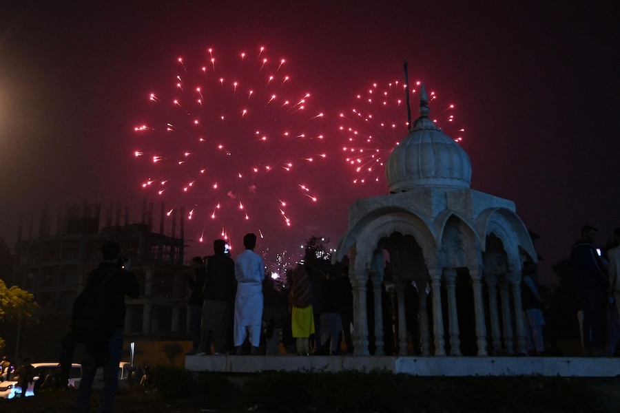 I fuochi d'artificio durante i festeggiamenti per il nuovo anno a Karachi il 1° gennaio 2026. (Rizwan Tabassum / AFP)