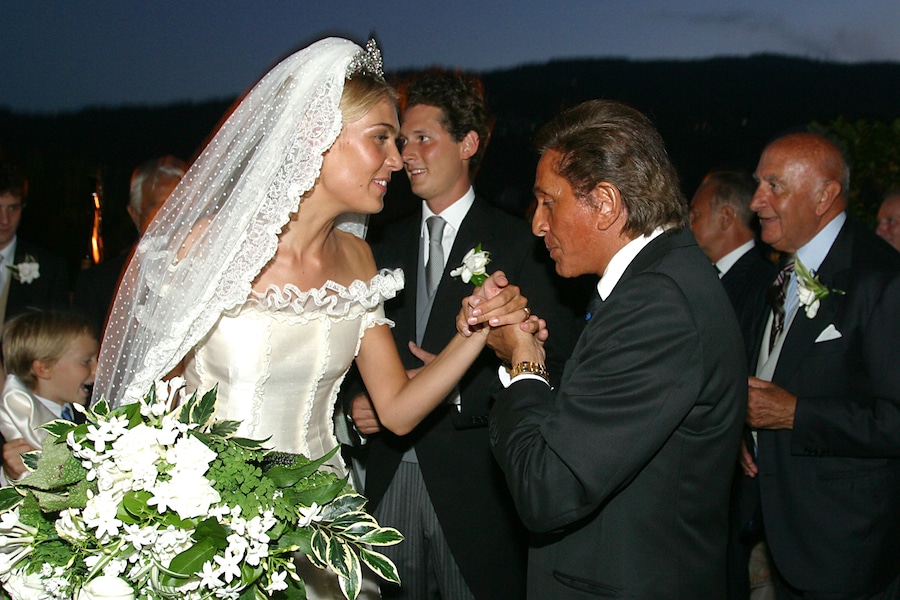 Isole Borromeo (Verbania) - Matrimonio di Lavinia Borromeo con John Elkann. Nella foto: Lavinia e John con Valentino Garavani , 4 settembre 2004. (LaPresse / Roberto Monaldo)