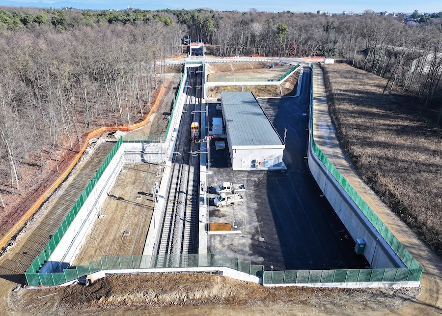 Sottostazione elettrica e uscita di sicurezza