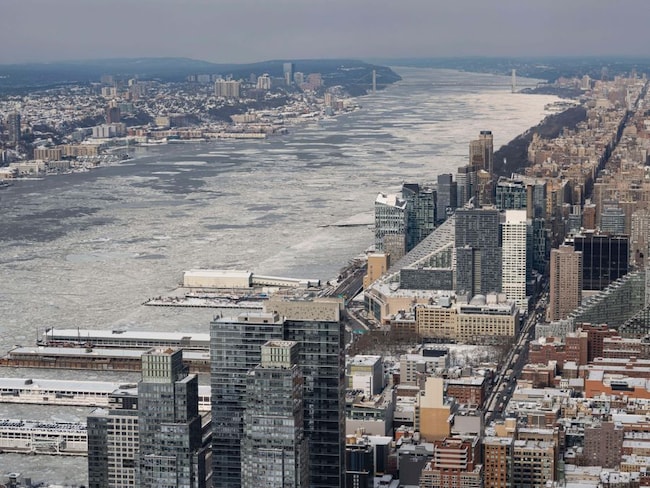 New York, le immagini del fiume Hudson ghiacciato