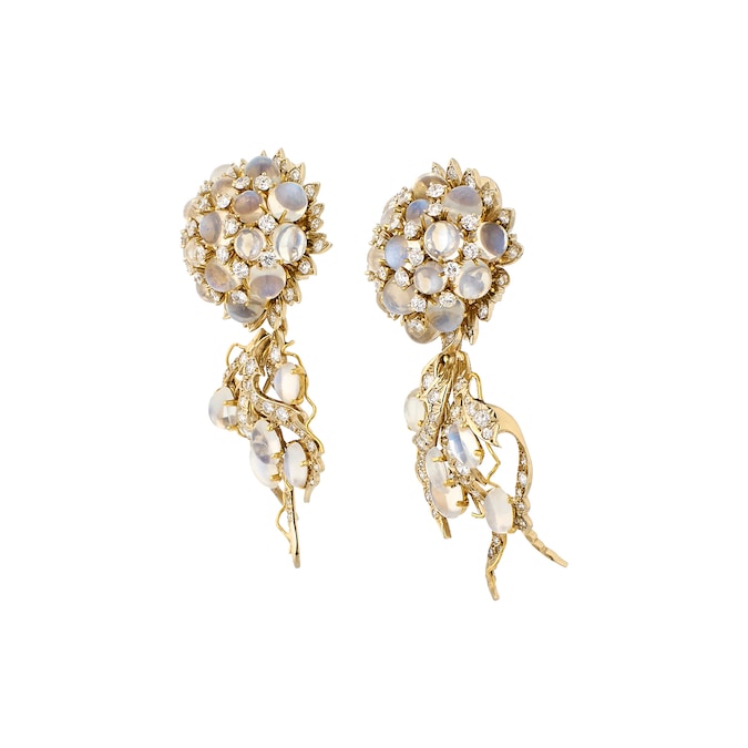 Orecchini in oro giallo con diamanti (6,10 ct) e pietra di luna (75 ct), FRATELLI PICCINI (pezzo unico).