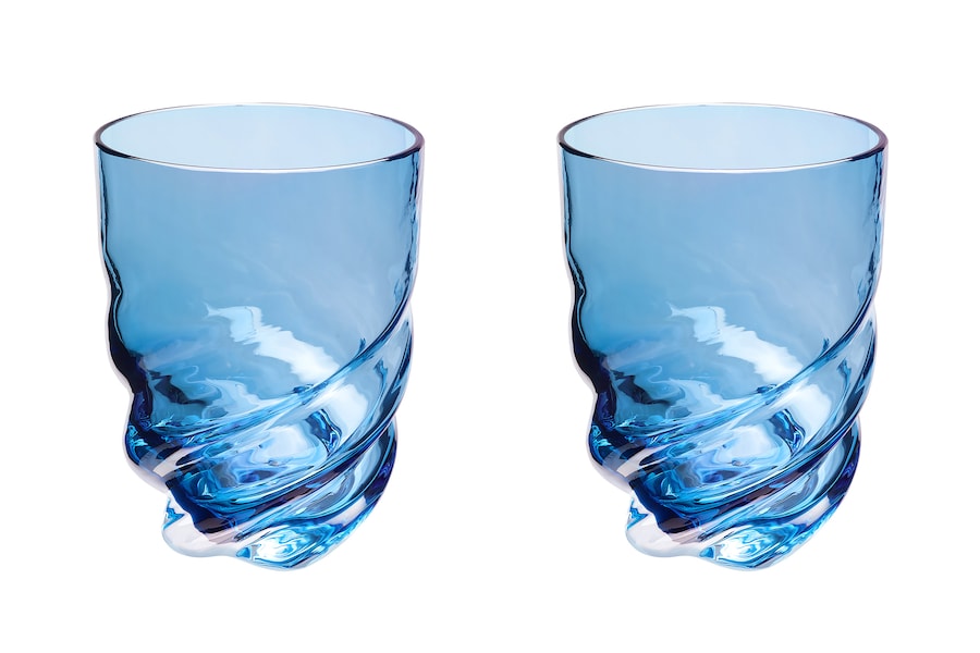 Bicchieri in vetro di Murano soffiato a mano, LOUIS VUITTON HOME COLLECTION (390 € la coppia).