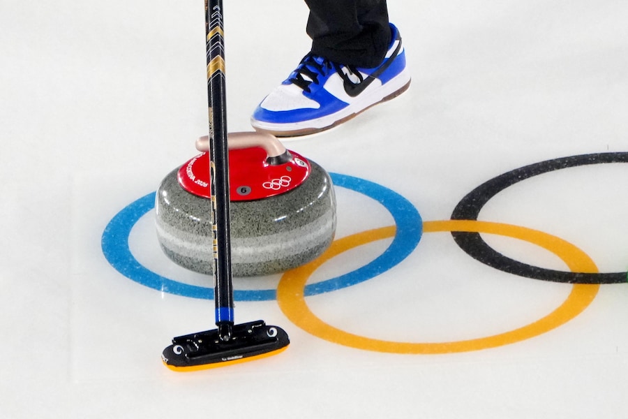 Cortina D'ampezzo 04/02/2026 - Olimpiadi Milano-Cortina - Nella foto allenamento Curling - Foto IPP/Zuma Press (Credit Image: © Michael Kappeler/dpa via ZUMA Press - Olimpiadi Milano Cortina)