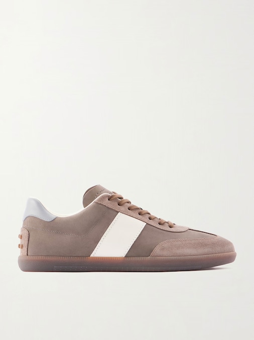 Tod’s. In camoscio e pelle con macro fascia laterale
